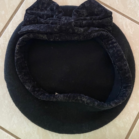 Elegant Black Women\'s Hat with Bow